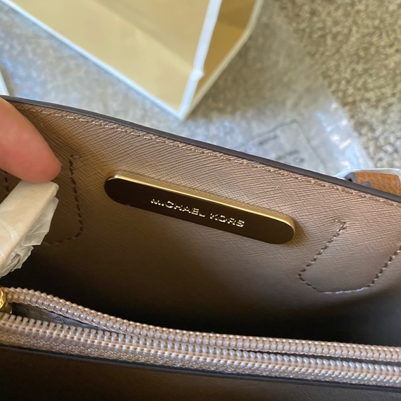 ‼️SOLD‼️MICHAEL KORS Adele Mercer Medium Luggage - Picture 4 of 7